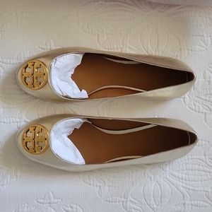 Tory Burch Chelsea Ballet Flat in Gold